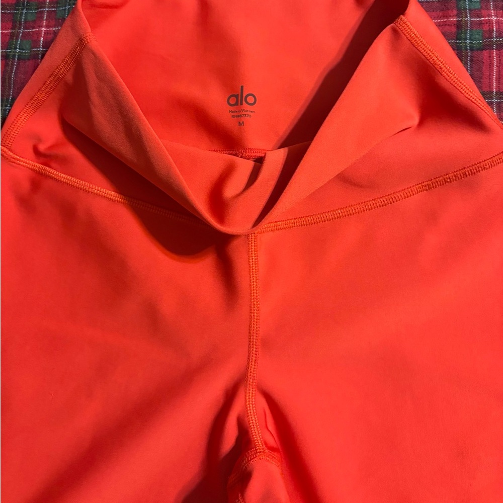Alo Yoga 
7/8 High-Waist Airlift Legging
Color: Cherry
Size: M
Length: 7/8 24.5"